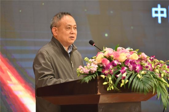 中国建筑节能协会副秘书长杨西伟做讲话。
